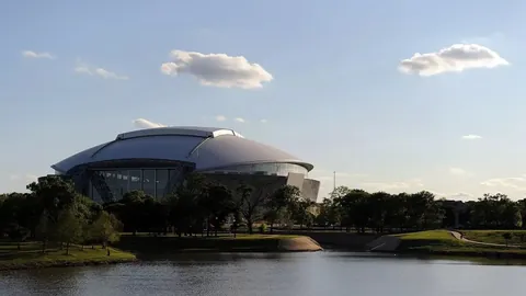 《英超风云再起：阿莫林与威尔考克斯高层内讧，战术调整与引援疑云激战正酣！》