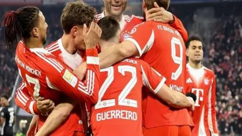 “巴黎圣日耳曼领跑，登贝莱双响助威”