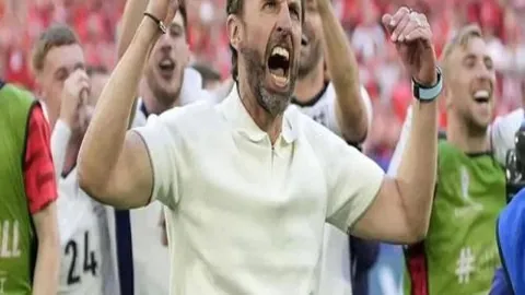 德甲三强齐败，奥格斯堡爆冷逆袭豪门